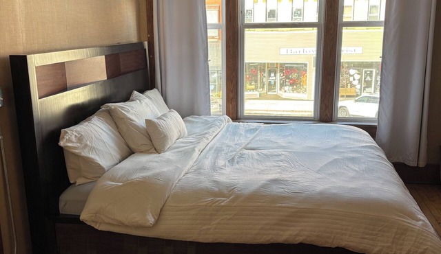 Charming studio apartment in Downtown Hastings.