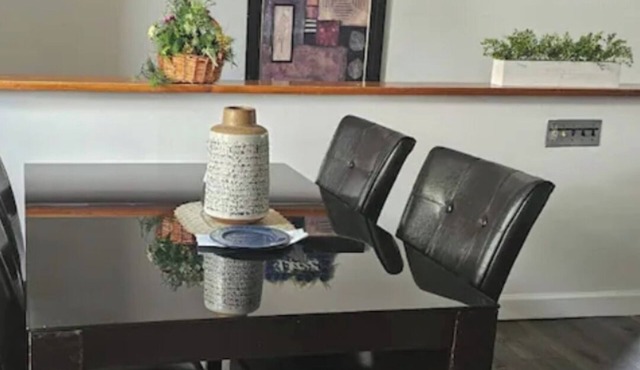 Charming and a Cozy 2-bedroom apartment in South Chicago Heights with AC
