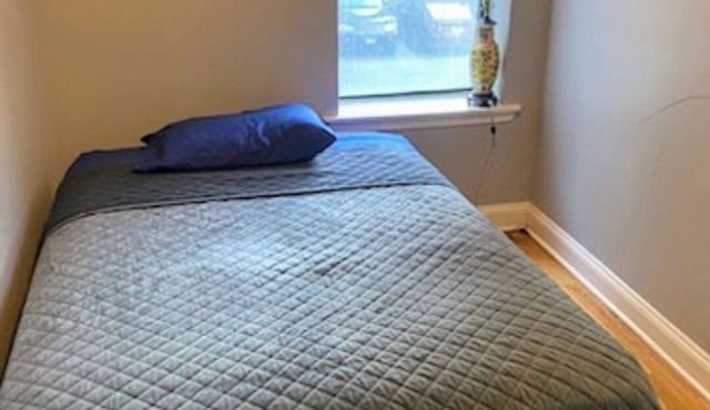 Chic 1-bedroom apartment in marvelous Chicago with WiFi, AC.