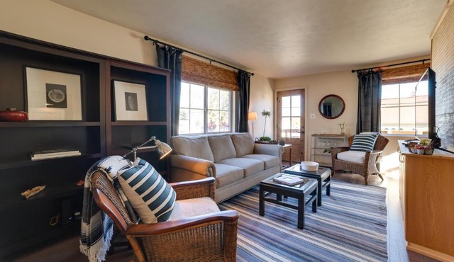 Chic Harrison Home: Walk to Wilson State Park!