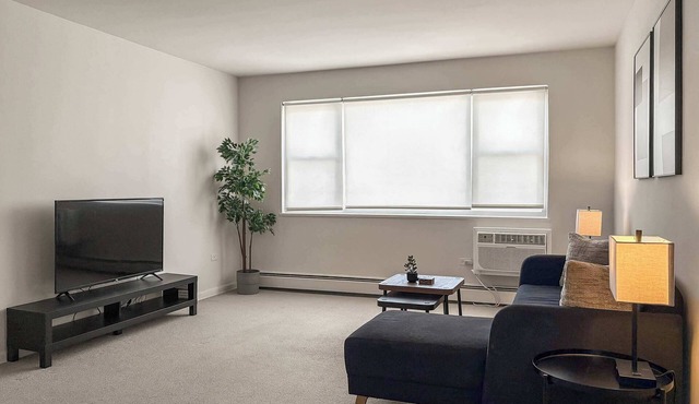 Chic Skokie Retreat - 1BR Unit in Skokie