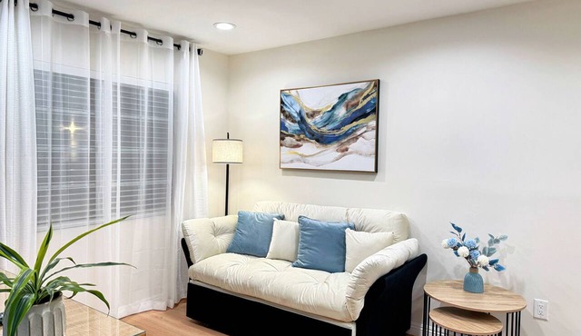 Chic studio with AC/WiFi and Garden in marvelous West Covina