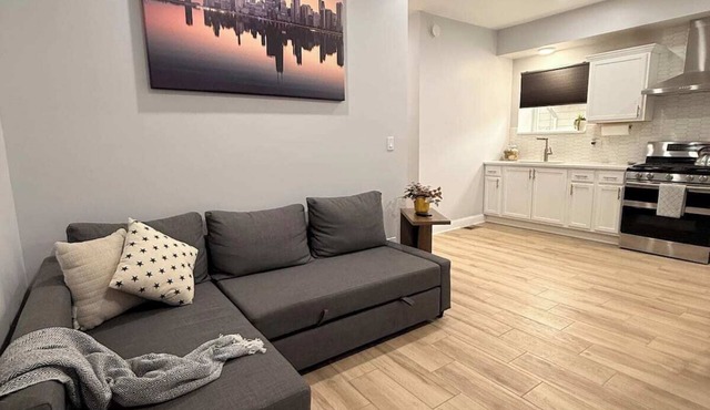 Chicago Stay Near Midway Airport & Orange Line