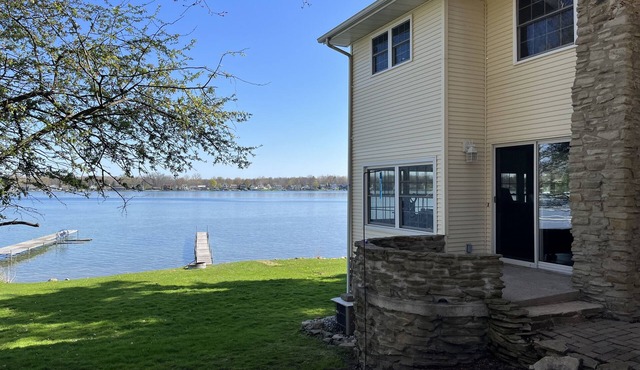 Clarklake Lakefront! 3+ Bedroom, 2 Full Bath Cottage!
