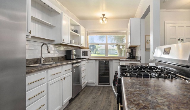 Clean, Quiet, Professional + Safe 3BR 1 Bath House