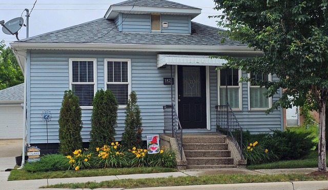 Close to the lake, pet friendly, fenced yard, nicely redone inside. Sleeps eight