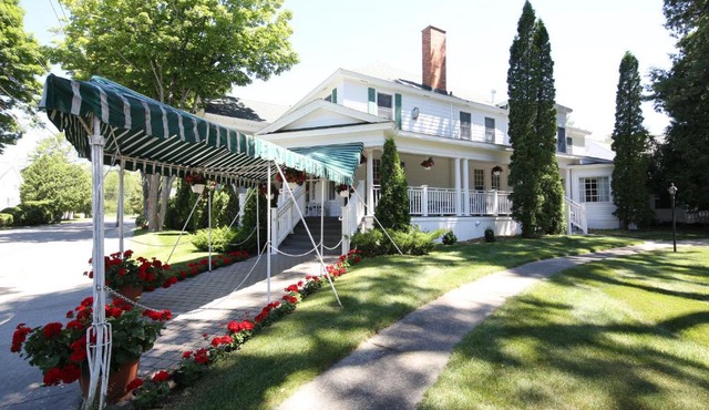Colonial Inn Harbor Springs