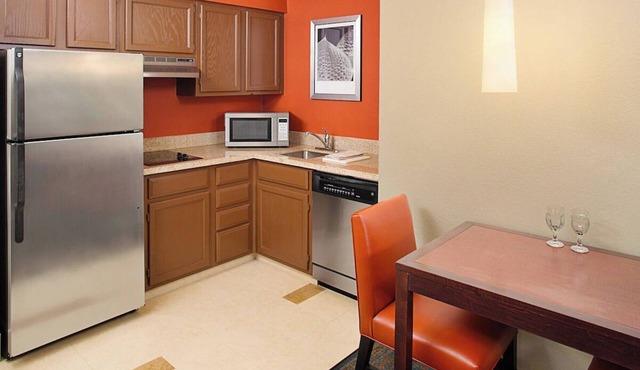 Comfort and Convenience: 2 Studio Queen Rooms w/Kitchen + Free Breakfast
