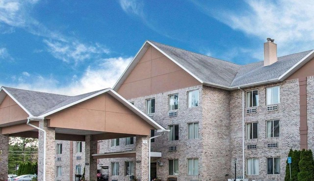 Comfort Inn Whitehall near Michigan's Adventure