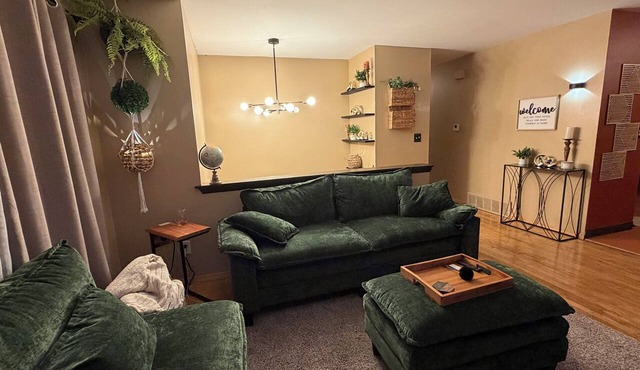 Comfortable 2 bedroom house near Great Lakes Navy Base ideal for families