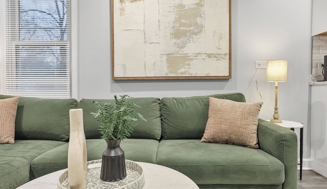 Comfortable and cozy 4BA, 2BA Home in Worth