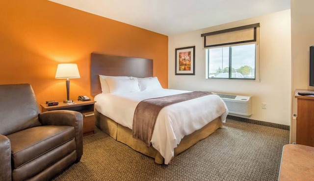 Comfortable North Aurora Stay | Pet-Friendly and Fully Equipped Kitchen