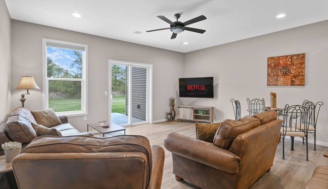 Comfy 3BR/2BA Plover Townhome w/Attached Garage, A/C & Modern Kitchen