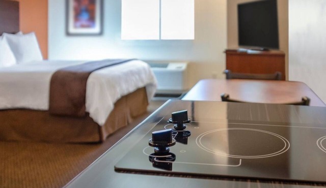 Comfy Room Unit w/Kitchenette Near Racine