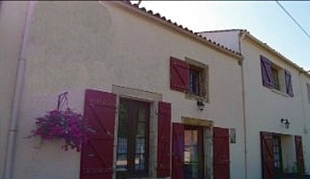Complex Of 3 Gites With Shared Swimming Pool And Large Gardens