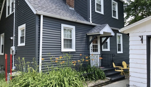Cottage Charm, 3 Bedrooms - 10 Minutes to Starved Rock!
