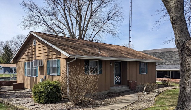 Cottage on Lake Maxinkuckee