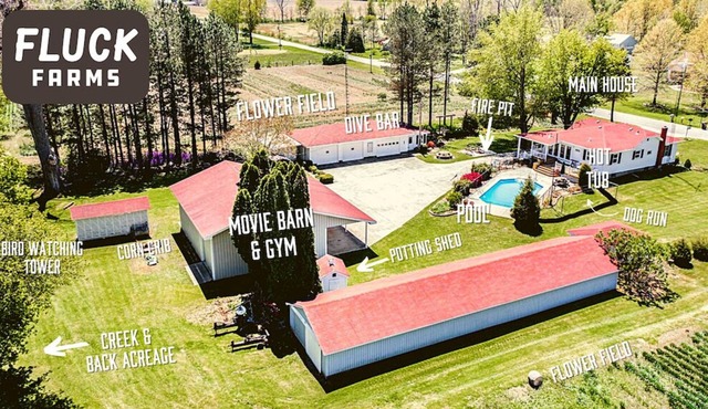 County Estate With Pool, Movie Barn, Dog Run, 20 Acres & More! - 20 acre country