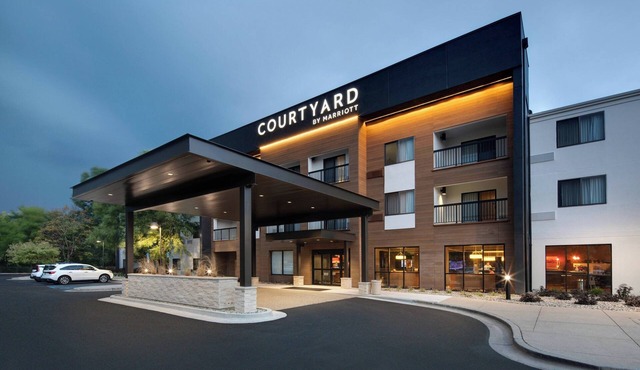 Courtyard by Marriott Grand Rapids Airport