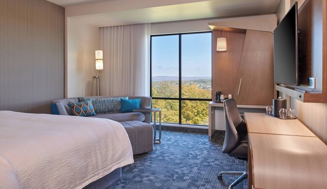 Courtyard by Marriott Petoskey at Victories Square