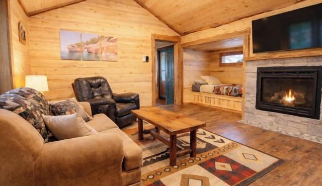 Coziest Cabin at AuTrain Lake with Beach Access