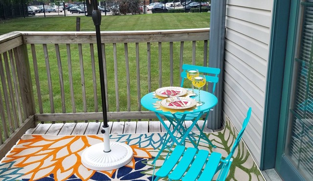 Cozy 1-2 BR APT w/fireplace & Patio/Deck
