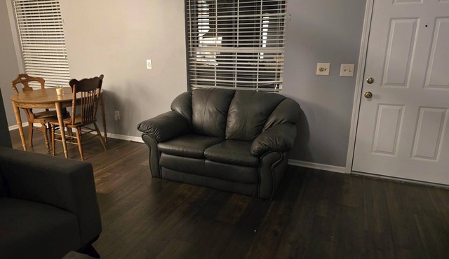 Cozy 1-bedroom condo near downtown Clawson with WiFi, AC