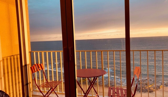 Cozy 1BR Apartment in Les Sables - Seafront, near beach & shops, balcony, pet friendly