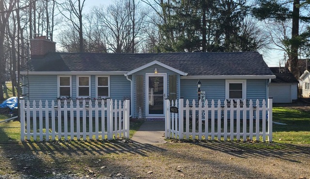 Cozy 4-season Cottage in Dowagiac, MI - 25 miles from Notre Dame & St. Joseph’s