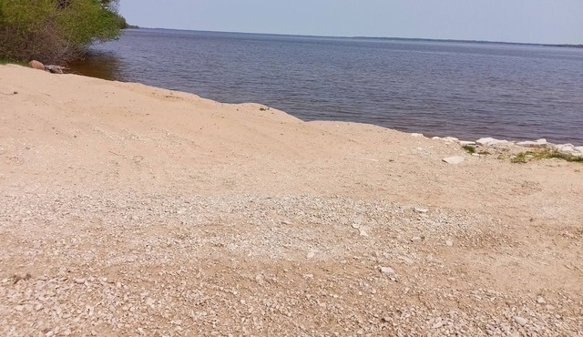 Cozy accommodations on Indian Lake with small sand beach.