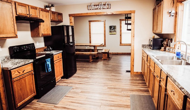 Cozy and modern- Centrally located in Clare, just 15 minutes from the Casino