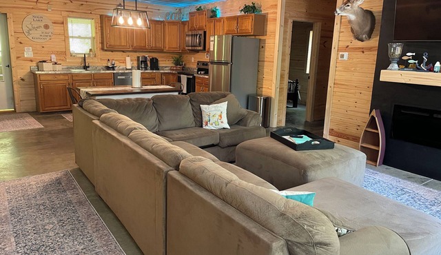 Cozy Cabin with hot tub, just minutes from Nolin lake and Mammoth Cave park!