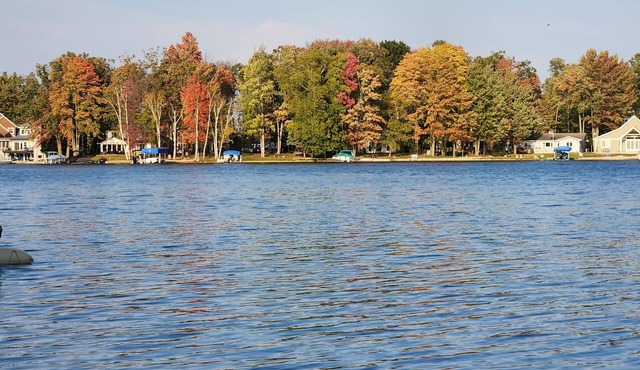 Cozy chalet cottage between the main Canadian Lake and West Canadian Lake.