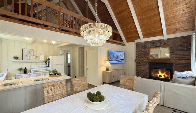 Cozy Chalet Getaway Near The Highlands - Sleeps 8