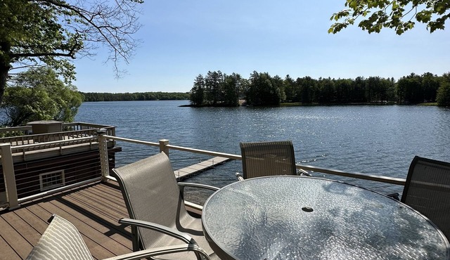 Cozy Cottage on the lake w/all new remodel