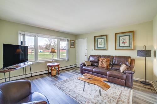 Cozy Couples Escape in Homewood: Pets Welcome!
