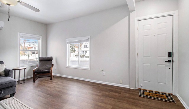 Cozy Downtown 1-bedroom Retreat in superb Kalamazoo with AC, WiFi