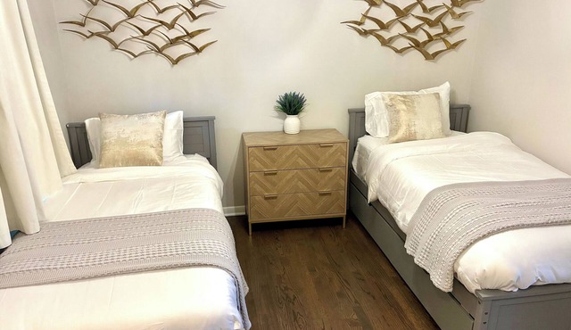 Cozy Fully Furnished 5B4B Palos Heights Oasis