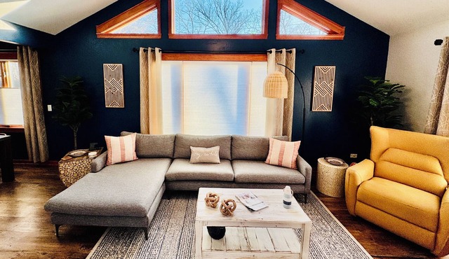 Cozy Getaway by the Lake