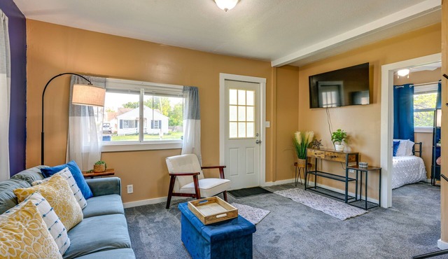 Cozy Home w/Backyard ~ 3 Mi to Downtown Saginaw!