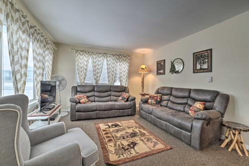 Cozy Houghton Lake Heights Cottage w/Private Yard