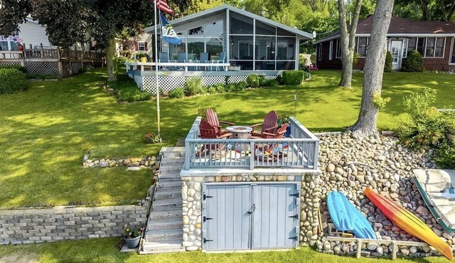 Cozy Lakefront Cabin with Pontoon and Paddleboards Near Fremont, Indiana