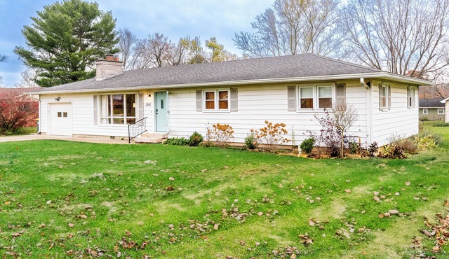 Cozy, Roomy Ranch near IU Stadiums