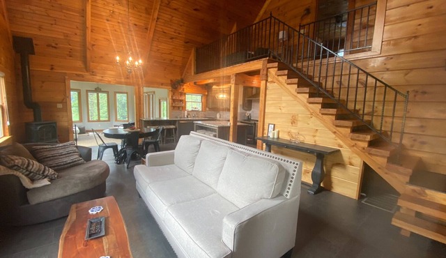 Cozy secluded cabin, close to Sultan's Run Golf Course and Holiday World!