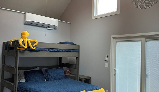 Cozy studio with WiFi and AC in charming Hillsboro