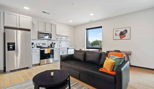 CozySuites Mass with lounge and roof deck #2