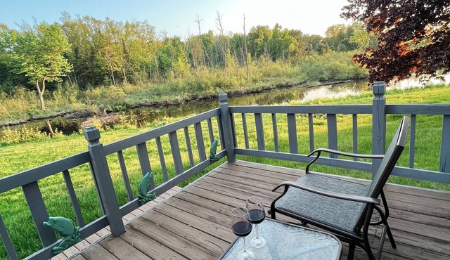 Creek Cabin - Clean and Charming 3-bedroom house in Prudenville with WiFi and AC