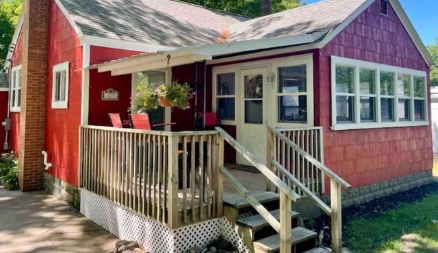 Creekside Bungalow in Whitehall
