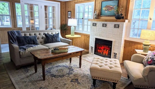 Crooked Cottage