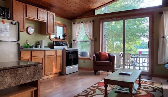 Crooked Lake Cottage-Lakefront Cabin